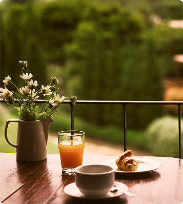 Mesa de Café Andino con paisaje de montaña